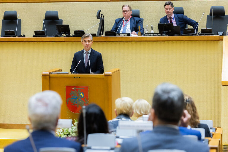 Seime posėdžiaujančiame NATO PA pavasario sesijos Politikos komitete pirmąjį pranešimą apie šalies strateginius prioritetus NATO ir naujas saugumo priemones pristatė Lietuvos užsienio reikalų ministras Kęstutis Budrys. Seime posėdžiaujančiame NATO PA pavasario sesijos Politikos komitete pirmąjį pranešimą apie šalies strateginius prioritetus NATO ir naujas saugumo priemones pristatė Lietuvos užsienio reikalų ministras Kęstutis Budrys.