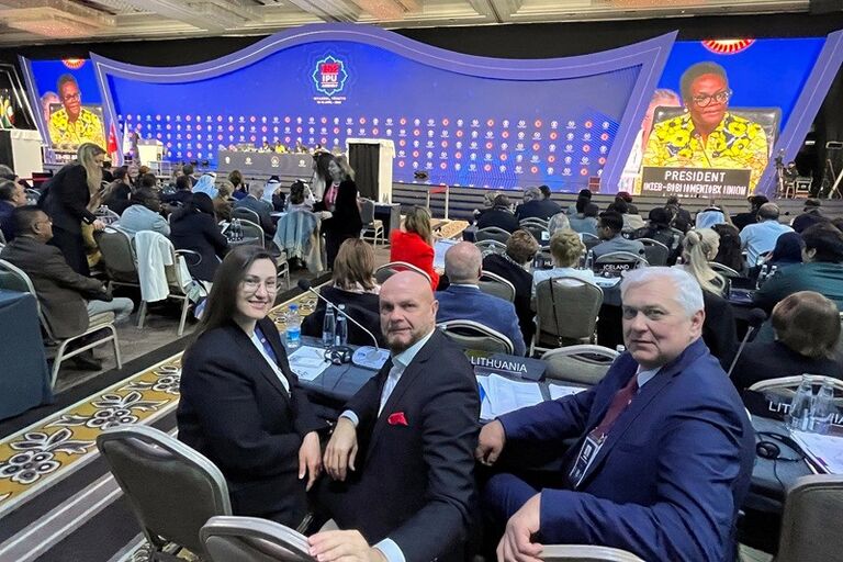 Seimo delegacijos Tarpparlamentinėje Sąjungoje pirmininkė R. Miliūtė, pavaduotojas A. Lydeka ir narys R. Vyžintas dalyvauja 152-ojoje Tarpparlamentinės Sąjungos Asamblėjoje Stambule. Tarptautinių ryšių sk. nuotr.