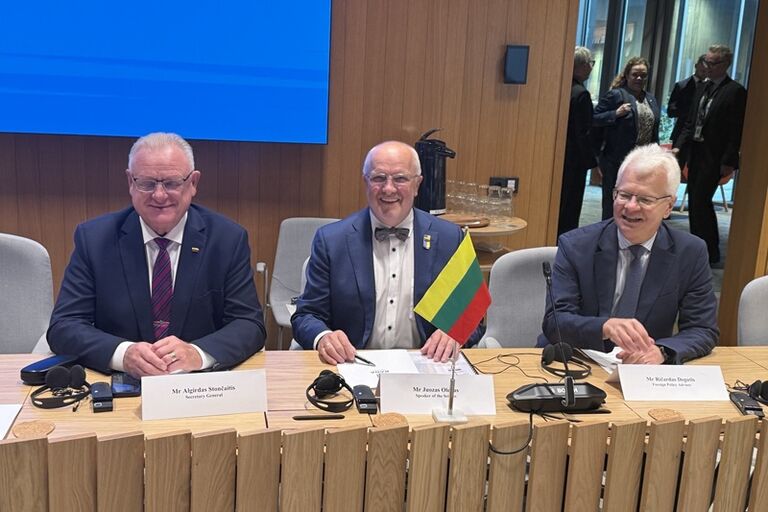 Seimo Pirmininkas Juozas Olekas dalyvauja NB8 šalių parlamentų pirmininkų susitikime Reikjavike, Islandijoje. Tarptautinių ryšių skyriaus nuotr. Seimo Pirmininkas Juozas Olekas dalyvauja NB8 šalių parlamentų pirmininkų susitikime Reikjavike, Islandijoje. Tarptautinių ryšių skyriaus nuotr.