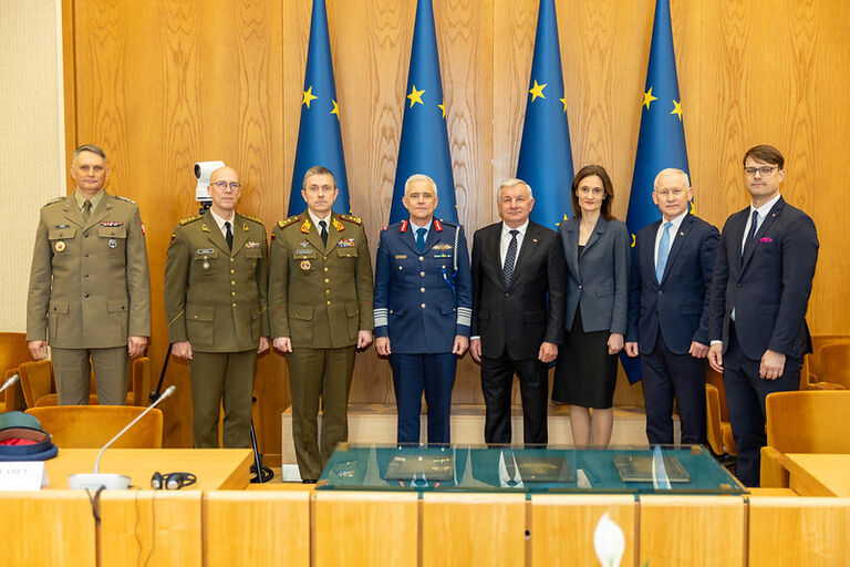 NSGK pirmininko Rimanto Sinkevičiaus, komiteto narių – Seimo Pirmininko pavaduotojos Viktorijos Čmilytės-Nielsen, Arvydo Pociaus ir Tomo Martinaičio – susitikimas su ES Karinio komiteto pirmininko generolo Sean Clancy vadovaujama delegacija.