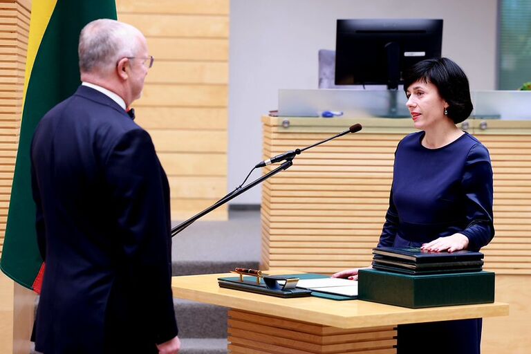 Prisiekė kultūros ministrė Vaida Aleknavičienė Prisiekė kultūros ministrė Vaida Aleknavičienė