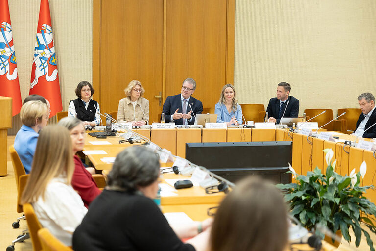 Konferencija „Elektroninės cigaretės ir jaunimo (ne)sveikata: problema, kurios nebepaslėpsime už dūmų“.