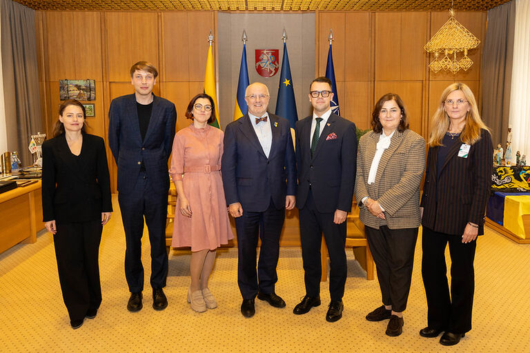 Seimo Pirmininko susitikimas su Kultūros ministru Luku Alsiu. Seimo Pirmininko susitikimas su Kultūros ministru Luku Alsiu.