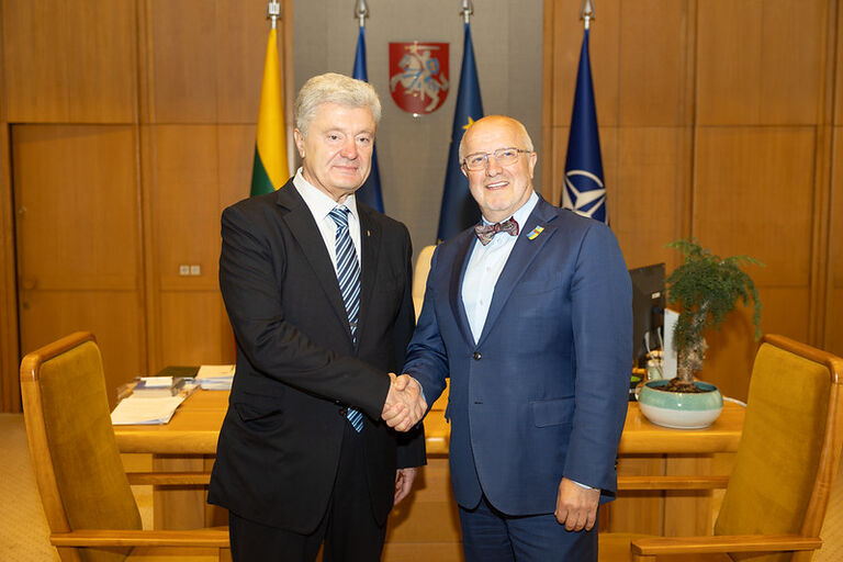 Seimo Pirmininko susitikimas su Ukrainos Aukščiausiosios Rados nariu Petro Porošenko. Seimo Pirmininko susitikimas su Ukrainos Aukščiausiosios Rados nariu Petro Porošenko.