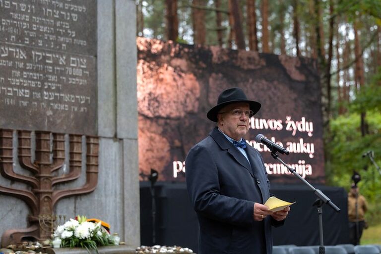 Seimo Pirmininkas Juozas Olekas dalyvavo Lietuvos žydų genocido aukų pagerbimo ceremonijoje. Seimo Pirmininkas Juozas Olekas dalyvavo Lietuvos žydų genocido aukų pagerbimo ceremonijoje.