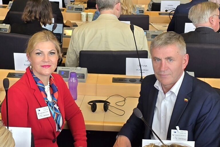 Seimo Švietimo ir mokslo komiteto pirmininkė Jurgita Šukevičienė ir Kultūros komiteto pirmininkas Kęstutis Vilkauskas Briuselyje dalyvavo Europos Parlamento Kultūros ir švietimo komiteto tarpparlamentiniame posėdyje. Linos Vingrytės nuotr.