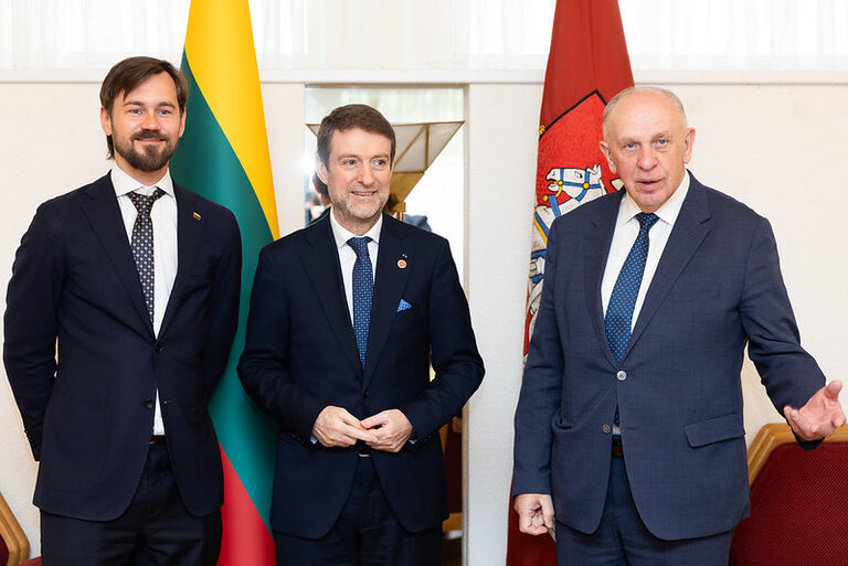Seimo Užsienio reikalų komiteto pirmininkas Remigijus Motuzas ir Europos reikalų komiteto pirmininko pavaduotojas Ruslanas Baranovas susitiko su Albanijos užsienio reikalų ministru Ferit Hoxha Seimo Užsienio reikalų komiteto pirmininkas Remigijus Motuzas ir Europos reikalų komiteto pirmininko pavaduotojas Ruslanas Baranovas susitiko su Albanijos užsienio reikalų ministru Ferit Hoxha