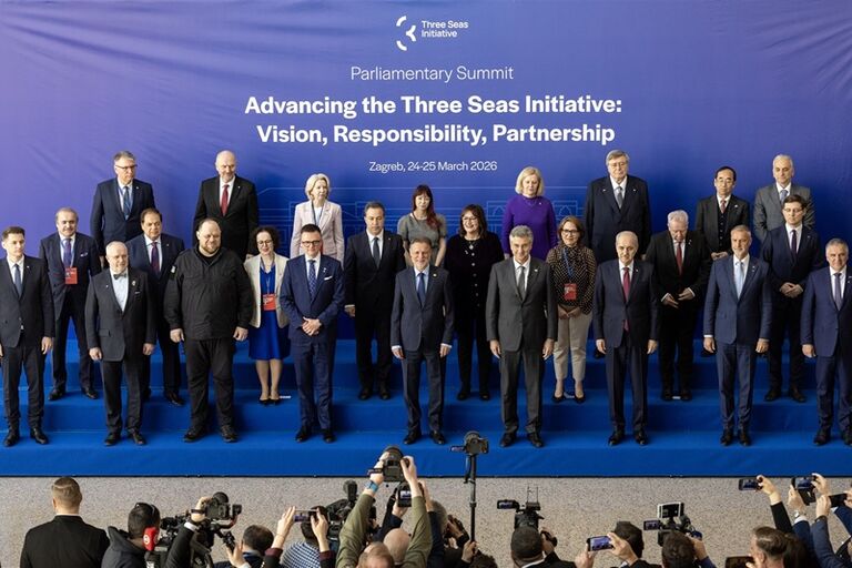 Seimo Pirmininkas Juozas Olekas Zagrebe Trijų jūrų iniciatyvos parlamentiniame viršūnių susitikime aptarė Baltijos, Adrijos ir Juodosios jūrų valstybių strateginį bendradarbiavimą stiprinant Europos ryšius, saugumą ir atsparumą. Hina/Damir Senčar nuotr. Seimo Pirmininkas Juozas Olekas Zagrebe Trijų jūrų iniciatyvos parlamentiniame viršūnių susitikime aptarė Baltijos, Adrijos ir Juodosios jūrų valstybių strateginį bendradarbiavimą stiprinant Europos ryšius, saugumą ir atsparumą. Hina/Damir Senčar nuotr.