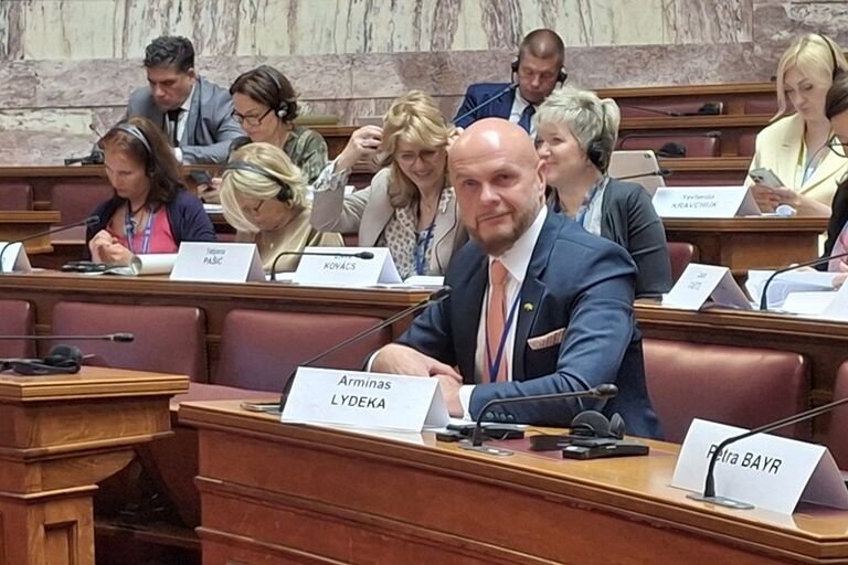 Seimo narys Arminas Lydeka dalyvavo Atėnuose vykusiame Europos tarybos Parlamentinės asamblėjos Lygybės ir nediskriminavimo komiteto posėdžiuose. Tarptautinių ryšių skyriaus nuotr. Seimo narys Arminas Lydeka dalyvavo Atėnuose vykusiame Europos tarybos Parlamentinės asamblėjos Lygybės ir nediskriminavimo komiteto posėdžiuose. Tarptautinių ryšių skyriaus nuotr.