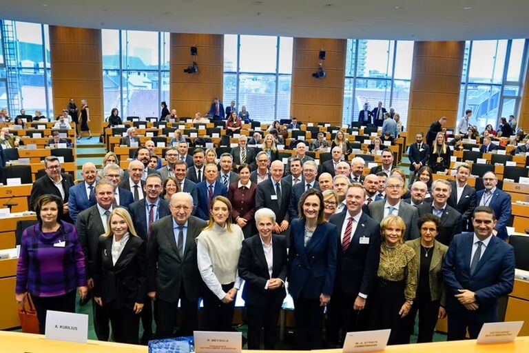 Seimo Pirmininko pavaduotoja Viktorija Čmilytė-Nielsen dalyvavo Europos Parlamento Saugumo ir gynybos komiteto surengtame tarpparlamentiniame ES valstybių narių gynybos komitetų posėdyje Briuselyje. Europos Parlamento nuotr.