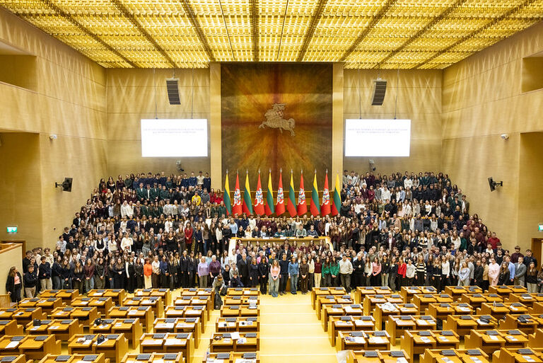 Artėjant Kovo 11-ajai, Lietuvos Nepriklausomybės atkūrimo dienai, Lietuvos Nepriklausomybės Akto signatarų klubo nariai susitiko su mokiniais.