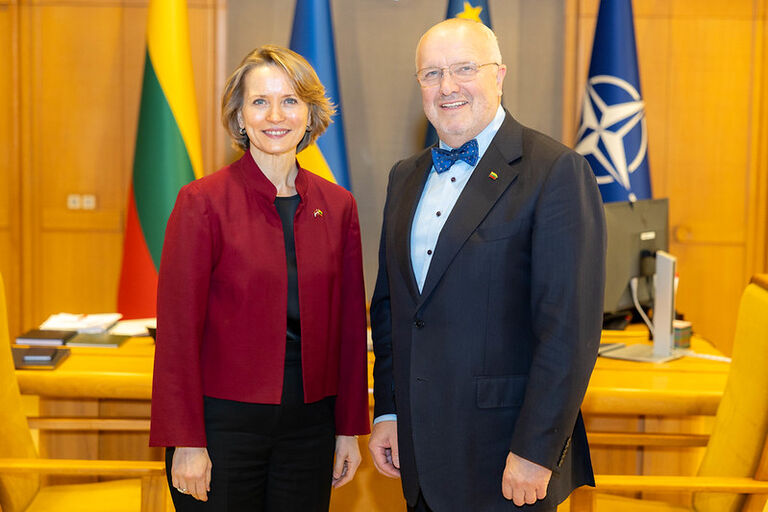 Seimo Pirmininkas Juozas Olekas susitiko su Latvijos Respublikos ambasadore Lietuvoje Solveiga Silkalna Seimo Pirmininkas Juozas Olekas susitiko su Latvijos Respublikos ambasadore Lietuvoje Solveiga Silkalna