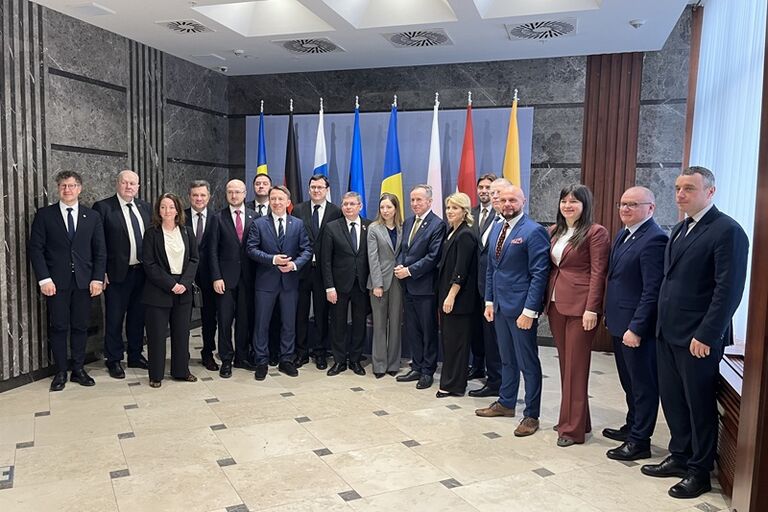 Europos reikalų komiteto pirmininko pavaduotojai Arminas Lydeka ir Darius Razmislevičius Kišiniove dalyvavo jungtiniame Šiaurės ir Baltijos šalių, Vokietijos ir Lenkijos parlamentų ERK pirmininkų susitikime. Martyno Lukoševičiaus nuotr. Europos reikalų komiteto pirmininko pavaduotojai Arminas Lydeka ir Darius Razmislevičius Kišiniove dalyvavo jungtiniame Šiaurės ir Baltijos šalių, Vokietijos ir Lenkijos parlamentų ERK pirmininkų susitikime. Martyno Lukoševičiaus nuotr.