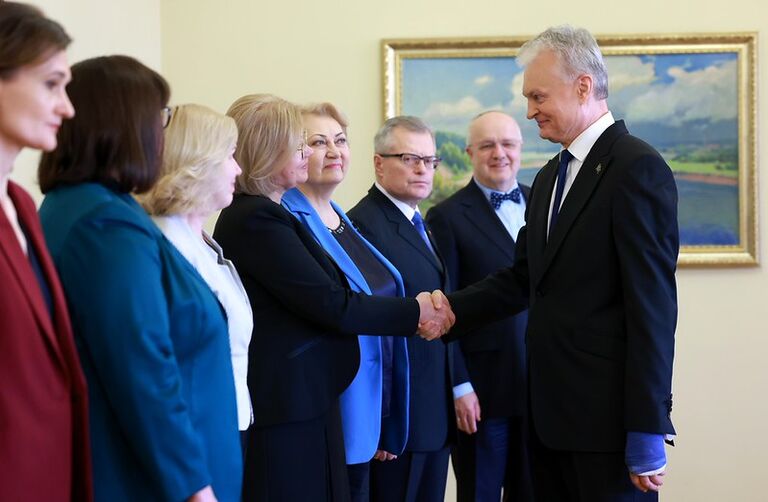 Seimo Pirmininkas Juozas Olekas ir kiti Seimo valdybos nariai  su Lietuvos Respublikos Prezidentu Gitanu Nausėda aptarė svarbiausius  pavasario sesijos darbus