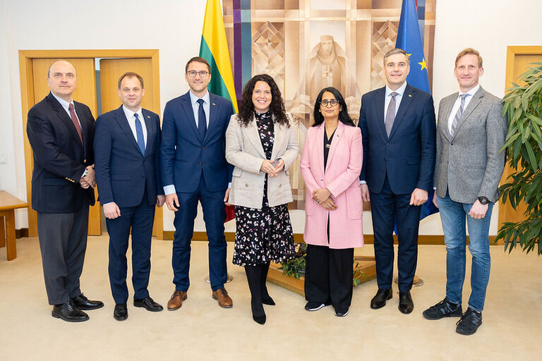 Tarpparlamentinių ryšių su JAE grupės susitikimas su JAE ambasadore Lietuvai Nūra Mohamed Abdulhamid Džum Tarpparlamentinių ryšių su JAE grupės susitikimas su JAE ambasadore Lietuvai Nūra Mohamed Abdulhamid Džum