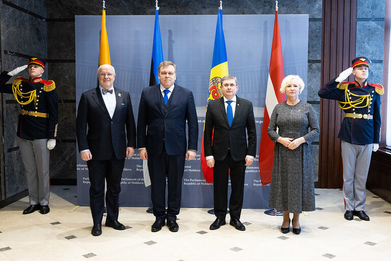 Seimo Pirmininkas Juozas Olekas Kišiniove, Moldovos Respublikoje, kartu su Estijos ir Latvijos parlamentų vadovais Lauri Hussar ir Daiga Mieriņa susitiko su Moldovos Respublikos parlamento pirmininku Igor Grosu