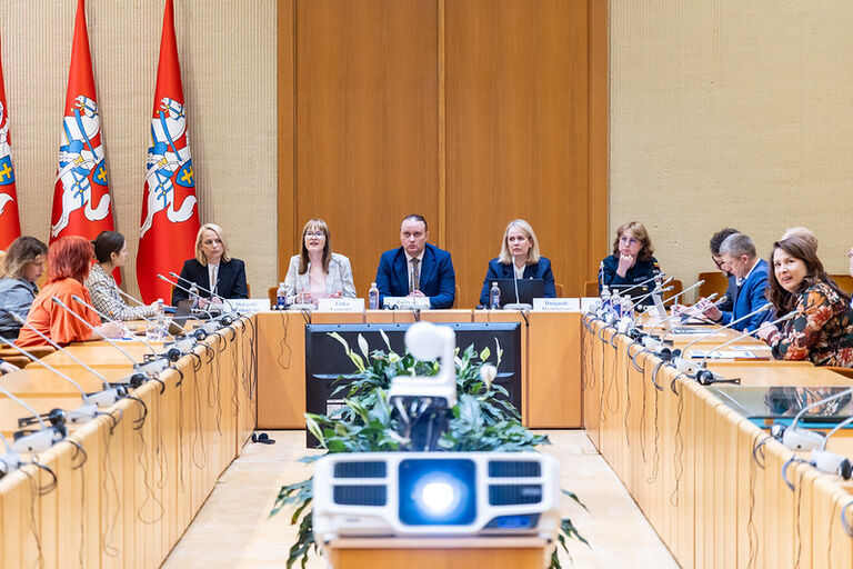 Diskusija „Augančio kreipimųsi skaičiaus poveikis viešajam administravimui“. Seimo kanceliarijos nuotr. (aut. Gabrielė Ginkutė) Diskusija „Augančio kreipimųsi skaičiaus poveikis viešajam administravimui“. Seimo kanceliarijos nuotr. (aut. Gabrielė Ginkutė)