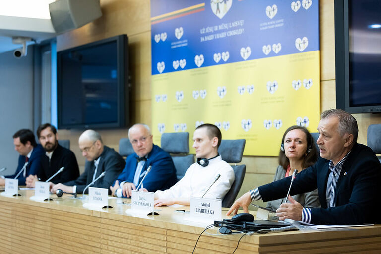Seimo nario Ruslano Baranovo inicijuota spaudos konferencija, kurioje dalyvaus paleisti Baltarusijos politiniai kaliniai