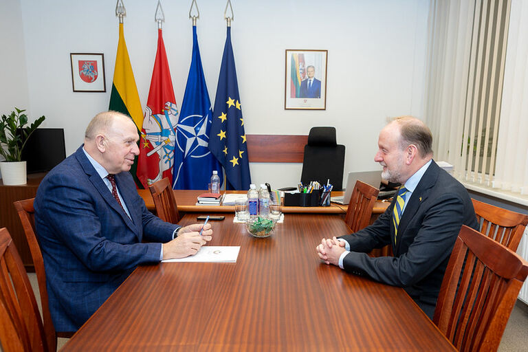 Užsienio reikalų komiteto pirmininkas Remigijus Motuzas susitiko su Švedijos Karalystės ambasadoriumi Urban Andersson Užsienio reikalų komiteto pirmininkas Remigijus Motuzas susitiko su Švedijos Karalystės ambasadoriumi Urban Andersson