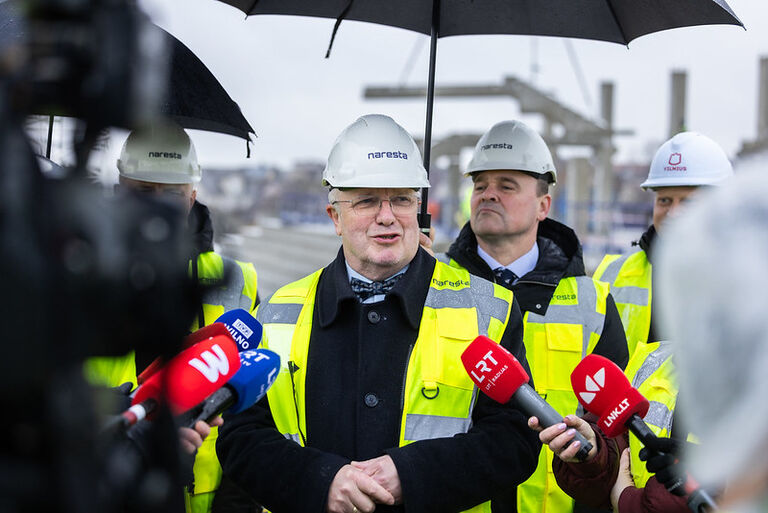 Seimo Pirmininkas Juozas Olekas Vilniaus lankėsi Nacionalinio stadiono statybvietėje, kur su Vilniaus meru Valdu Benkunsku aptarė valstybės bei miesto partnerystės svarbą Seimo Pirmininkas Juozas Olekas Vilniaus lankėsi Nacionalinio stadiono statybvietėje, kur su Vilniaus meru Valdu Benkunsku aptarė valstybės bei miesto partnerystės svarbą