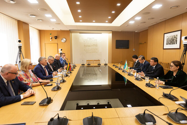 Tarpparlamentinių ryšių su Uzbekistano Respublika grupės narių susitikimas su Uzbekistano parlamento Draugystės su Lietuva grupės narių delegacija. Nuotr. aut. Ekaterina Khvashchynskaya