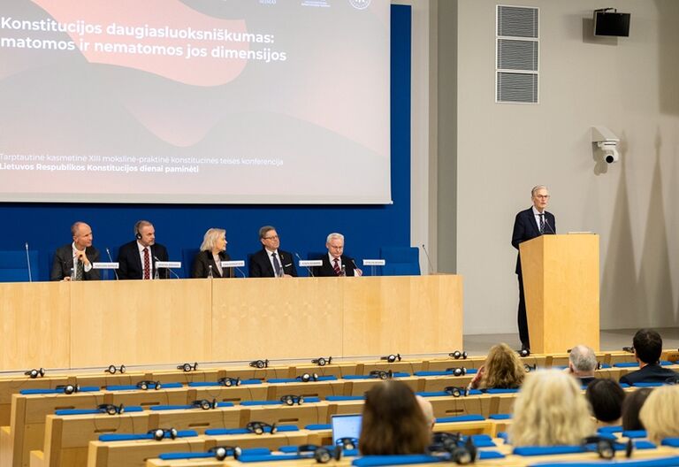 Seimo Teisės ir teisėtvarkos komiteto pirmininko Juliaus Sabatausko sveikinimo žodis konferencijos „Konstitucijos daugiasluoksniškumas: matomos ir nematomos jos dimensijos“ dalyviams Seimo Teisės ir teisėtvarkos komiteto pirmininko Juliaus Sabatausko sveikinimo žodis konferencijos „Konstitucijos daugiasluoksniškumas: matomos ir nematomos jos dimensijos“ dalyviams