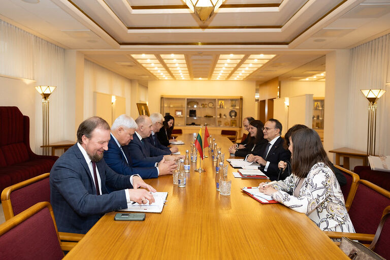 Užsienio reikalų komiteto pirmininkas Remigijus Motuzas ir Tarpparlamentinių ryšių su Turkijos Respublika grupės pirmininkas Vytautas Grubliauskas susitiko su Turkijos užsienio reikalų viceministru Mehmet Kemal Bozay Užsienio reikalų komiteto pirmininkas Remigijus Motuzas ir Tarpparlamentinių ryšių su Turkijos Respublika grupės pirmininkas Vytautas Grubliauskas susitiko su Turkijos užsienio reikalų viceministru Mehmet Kemal Bozay