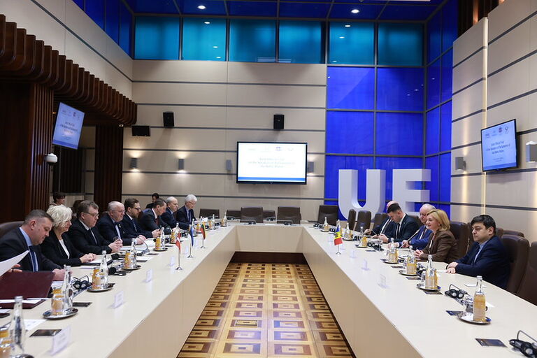 Vizito Moldovoje metu Seimo Pirmininkas Juozas Olekas kartu su Latvijos ir Estijos parlamentų pirmininkas Daiga Mieriņa ir Lauri Hussar  susitiko su Moldovos Respublikos parlamento frakcijų pirmininkais