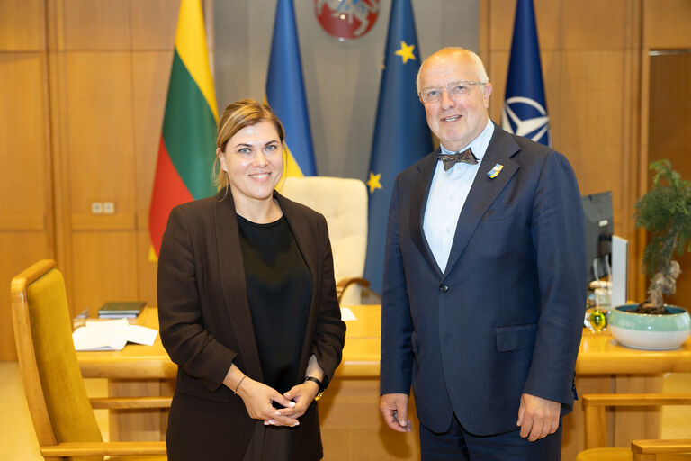 Seimo Pirmininko susitikimas su aplinkos ministre Ieva Andriulaityte Seimo Pirmininko susitikimas su aplinkos ministre Ieva Andriulaityte