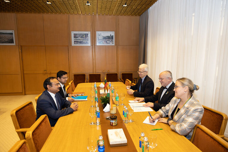 Seimo Pirmininkas Juozas Olekas susitiko su Indijos Respublikos ambasadoriumi Lietuvoje Devesh Uttam Seimo Pirmininkas Juozas Olekas susitiko su Indijos Respublikos ambasadoriumi Lietuvoje Devesh Uttam