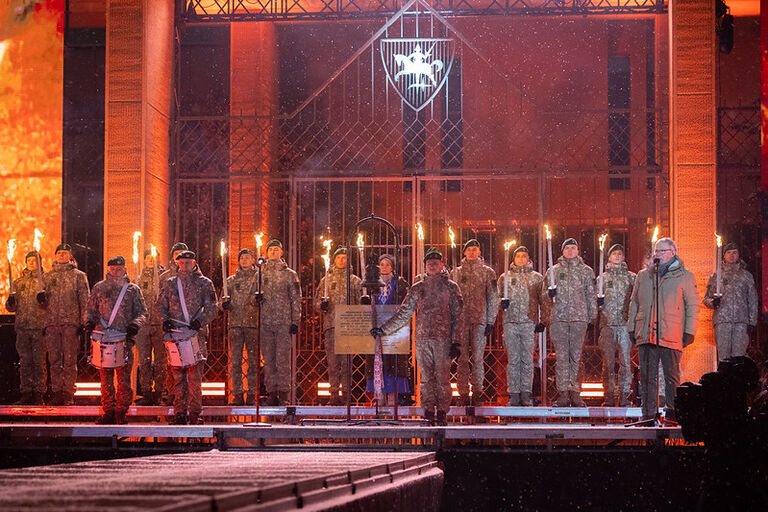 Atminimo laužų uždegimo ceremonija ir koncertas „Laisvės liepsna“ Nepriklausomybės aikštėje.