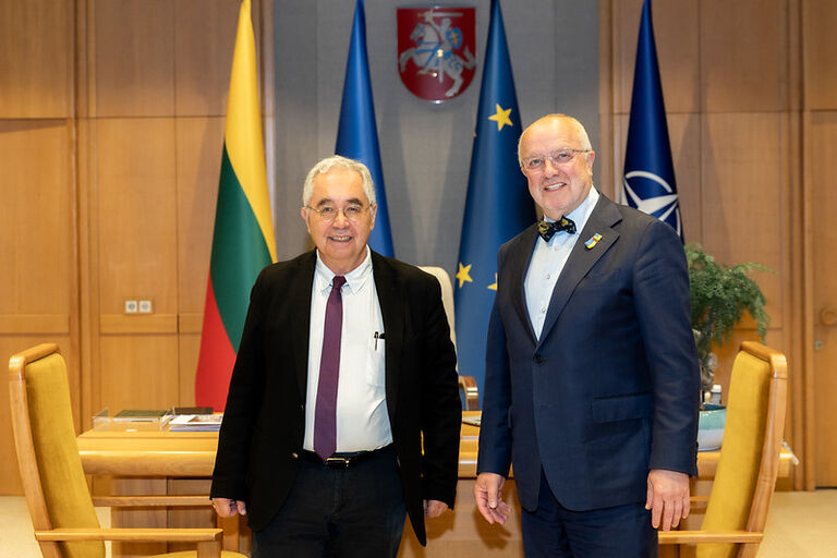 Seimo Pirmininkas Juozas Olekas susitiko su Europos branduolinių mokslinių tyrimų organizacijos (CERN) tarybos pirmininku Costu Fountu.