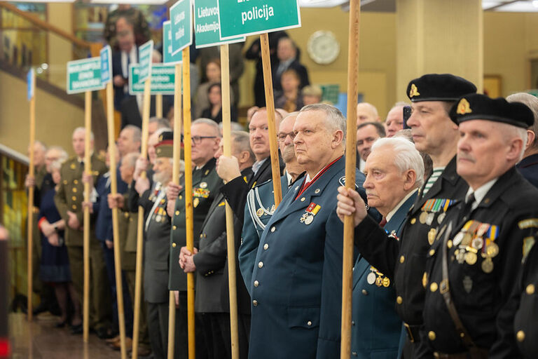 Seime – iškilminga Laisvės gynėjų rikiuotė.