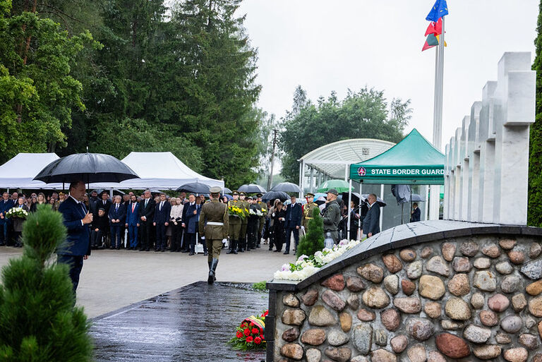 Seimo Pirmininkas Saulius Skvernelis dalyvavo Medininkų žudynių 34-ųjų metinių minėjimo Medininkų memoriale ceremonijoje