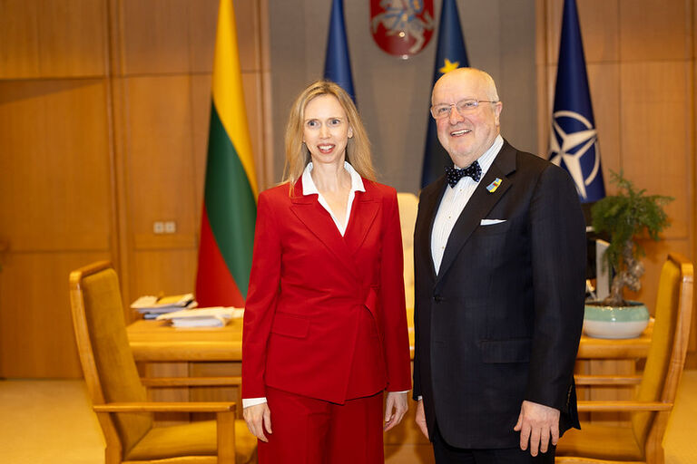 Seimo Pirmininkas Juozas Olekas susitiko su JAV ambasadore Lietuvos Respublikoje Kara McDonald.