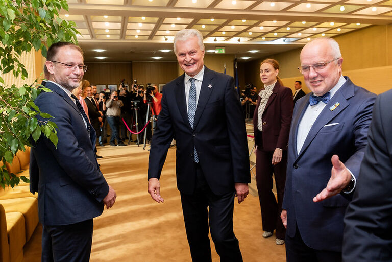 Seimo Pirmininkas Juozas Olekas kartu su Seimo valdybos nariais susitiko su Respublikos Prezidentu Gitanu Nausėda prieš prasidedant Seimo rudens sesijai Seimo Pirmininkas Juozas Olekas kartu su Seimo valdybos nariais susitiko su Respublikos Prezidentu Gitanu Nausėda prieš prasidedant Seimo rudens sesijai