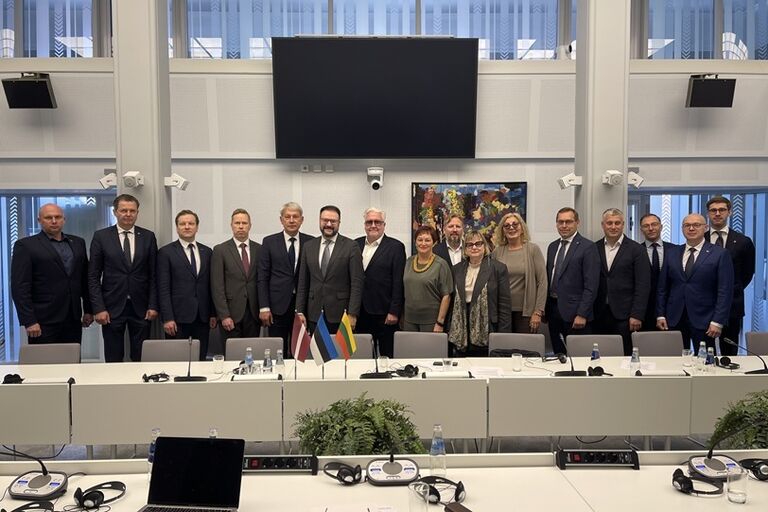 Seimo delegacija dalyvavo Rygoje pirmajame trišaliame Baltijos šalių parlamentų Ekonomikos bei Energetikos komitetų susitikime ir tarptautinėje konferencijoje „Energetinė nepriklausomybė Baltijos šalyse – bendra atsakomybė ir galimybės“. Raimondos Danės nuotr. Seimo delegacija dalyvavo Rygoje pirmajame trišaliame Baltijos šalių parlamentų Ekonomikos bei Energetikos komitetų susitikime ir tarptautinėje konferencijoje „Energetinė nepriklausomybė Baltijos šalyse – bendra atsakomybė ir galimybės“. Raimondos Danės nuotr.