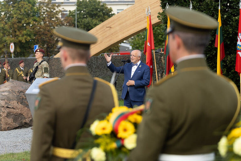 Paskutinės Lietuvos okupacijos aukos, Lietuvos Respublikos Aukščiausiosios Tarybos-Atkuriamojo Seimo gynėjo, kario savanorio Artūro Sakalausko žūties 35-ųjų metinių minėjimas.