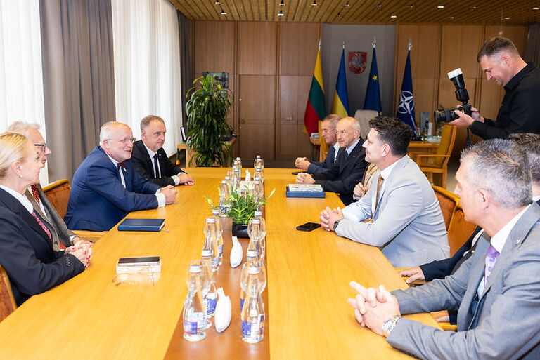 Seimo Pirmininko Juozo Oleko susitikimas su Europos policijos sąjungų tarybos (CESP) prezidentu Massimo Denarier Seimo Pirmininko Juozo Oleko susitikimas su Europos policijos sąjungų tarybos (CESP) prezidentu Massimo Denarier