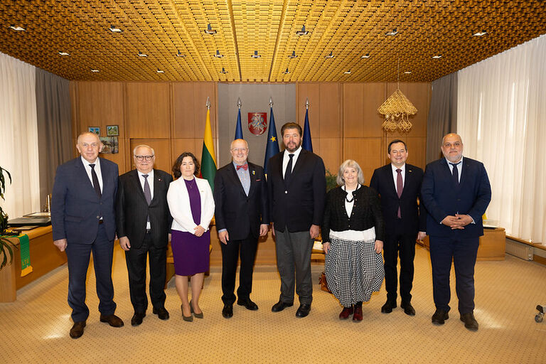 Seimo Pirmininkas Juozas Olekas ir URK pirmininkas Remigijus Motuzas susitiko su Prancūzijos Senato narių delegacija