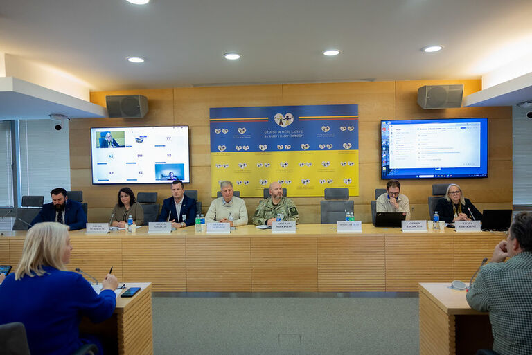 Apskritojo stalo diskusija „Ar Klaipėdos regionui reikalingas multifunkcinis areodromas?“ Apskritojo stalo diskusija „Ar Klaipėdos regionui reikalingas multifunkcinis areodromas?“
