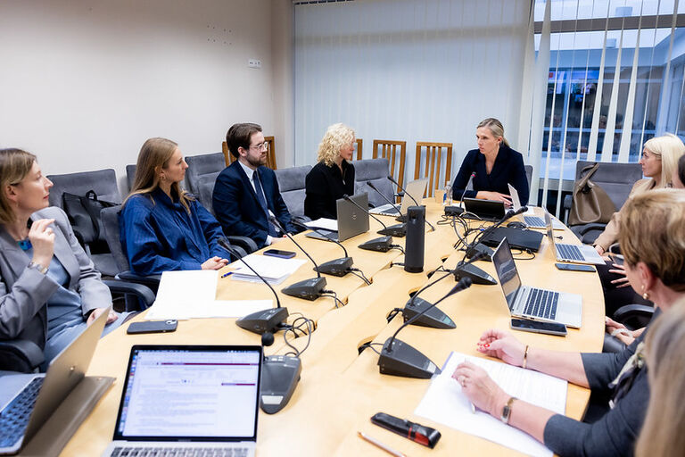 Diskusija „Dėl psichoaktyviųjų medžiagų vartojimo ir platinimo užkardymo mokyklose“ Diskusija „Dėl psichoaktyviųjų medžiagų vartojimo ir platinimo užkardymo mokyklose“