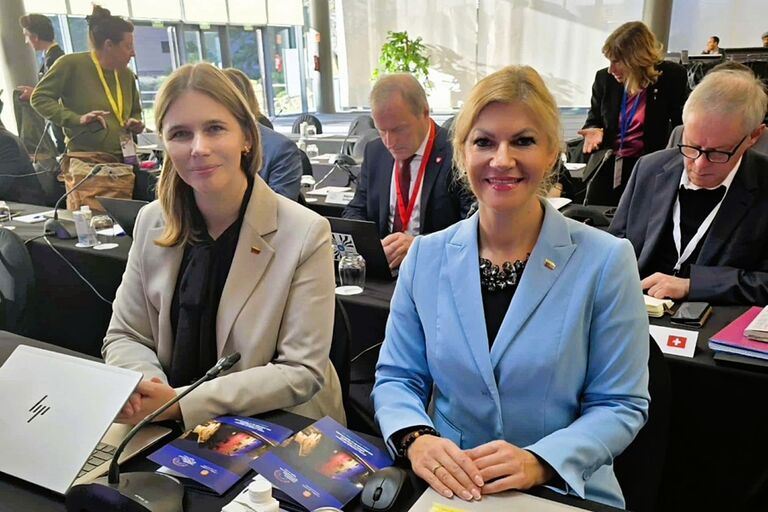 Seimo delegacijos Frankofonijos Parlamentinės Asamblėjos pirmininkė Violeta Turauskaitė ir narė Jurgita Šukevičienė dalyvauja Europos regiono plenarinėje sesijoje Andoroje. Tarptautinių ryšių skyriaus nuotr. Seimo delegacijos Frankofonijos Parlamentinės Asamblėjos pirmininkė Violeta Turauskaitė ir narė Jurgita Šukevičienė dalyvauja Europos regiono plenarinėje sesijoje Andoroje. Tarptautinių ryšių skyriaus nuotr.