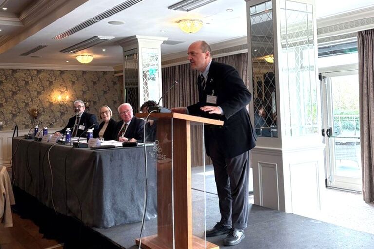 Seimo delegacijos Baltijos Asamblėjoje pirmininkas Giedrius Drukteinis dalyvavo Didžiosios Britanijos ir Airijos Parlamentinės Asamblėjos  plenarinėje sesijoje Airijoje. Tarptautinių ryšių sk. nuotrauka