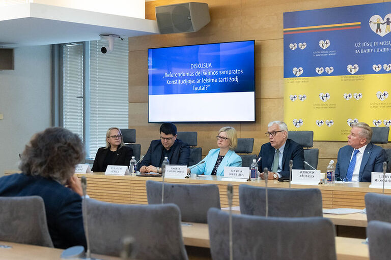 Apskritojo stalo diskusija „Referendumas dėl šeimos sampratos Konstitucijoje: ar leisime tarti žodį Tautai?“