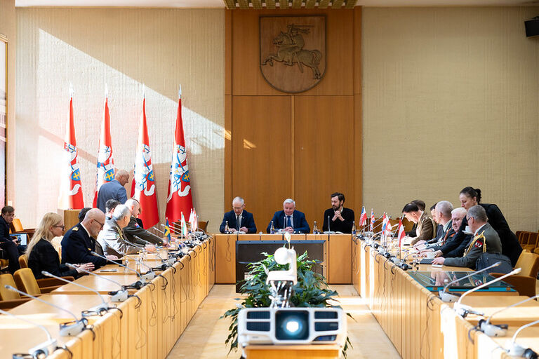 NSGK pirmininko Rimanto Sinkevičiaus, komiteto narių Ruslano Baranovo ir Arvydo Pociaus  susitikimas su Lietuvai akredituotais užsienio valstybių gynybos atašė.