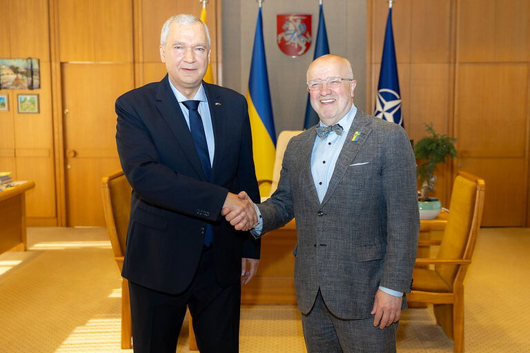 Seimo Pirmininkas Juozas Olekas susitiko su Pavel Latuška, Baltarusijos jungtinio pereinamojo laikotarpio kabineto vadovo pavaduotoju Seimo Pirmininkas Juozas Olekas susitiko su Pavel Latuška, Baltarusijos jungtinio pereinamojo laikotarpio kabineto vadovo pavaduotoju