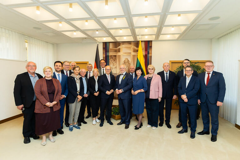 Seimo Pirmininko Juozo Oleko susitikimas su Vokietijos Šiaurės Reino-Vestfalijos Lantago (parlamento) Pirmininko Andrė Kuperio vadovaujama delegacija Seimo Pirmininko Juozo Oleko susitikimas su Vokietijos Šiaurės Reino-Vestfalijos Lantago (parlamento) Pirmininko Andrė Kuperio vadovaujama delegacija