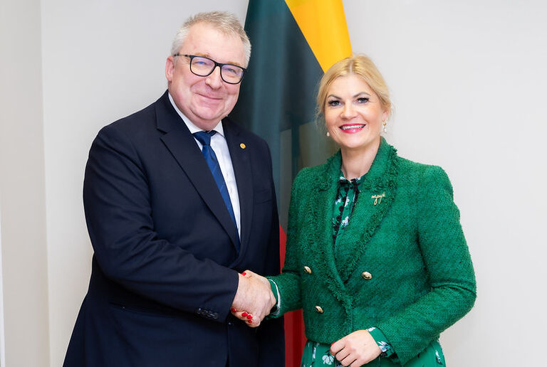 Švietimo ir mokslo komiteto pirmininkė Jurgita Šukevičienė susitiko su Lietuvos mokslų akademijos prezidentu Vytautu Nekrošiumi. Švietimo ir mokslo komiteto pirmininkė Jurgita Šukevičienė susitiko su Lietuvos mokslų akademijos prezidentu Vytautu Nekrošiumi.