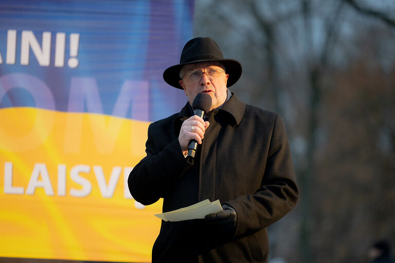 Seimo Pirmininkas Juozas Olekas ketvirtųjų karo Ukrainoje metinių minėjime Katedros aikštėje